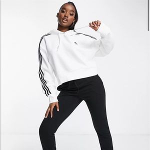 ADIDAS ESSENTIALS 3-STRIPES CROPPED HOODIE
